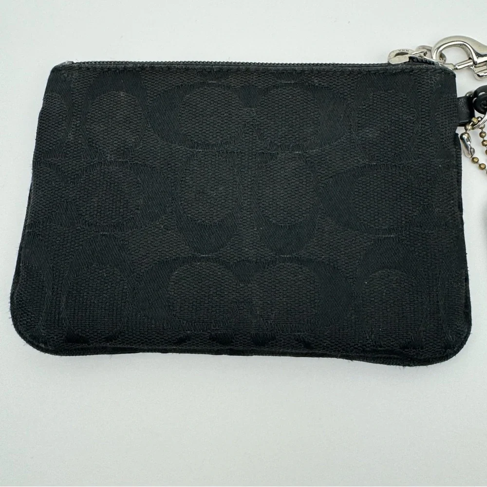 Coach Vintage Signature C Black Wristlet. Leather details. Silver hardware. Y2K